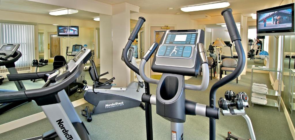 Fitness centrum a/nebo fitness zařízení v ubytování Historic Anchorage Hotel