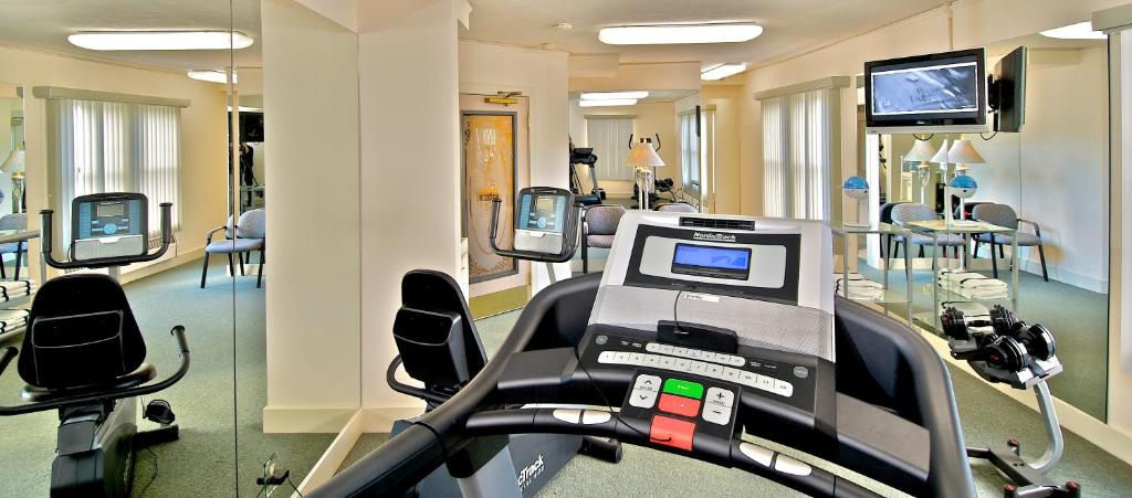 Fitness centrum a/nebo fitness zařízení v ubytování Historic Anchorage Hotel