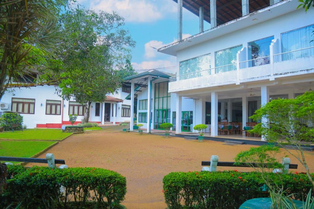 Κήπος έξω από το Wijaya Holiday Resort