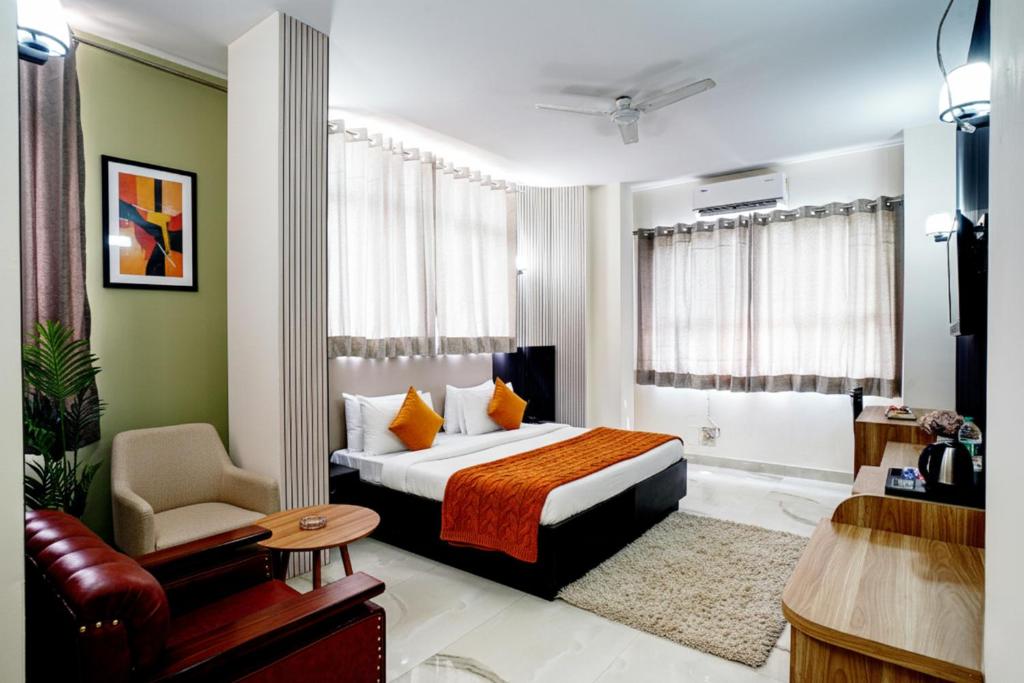 Ένα ή περισσότερα κρεβάτια σε δωμάτιο στο Hotel The MG Road Near Sikanderpur Metro