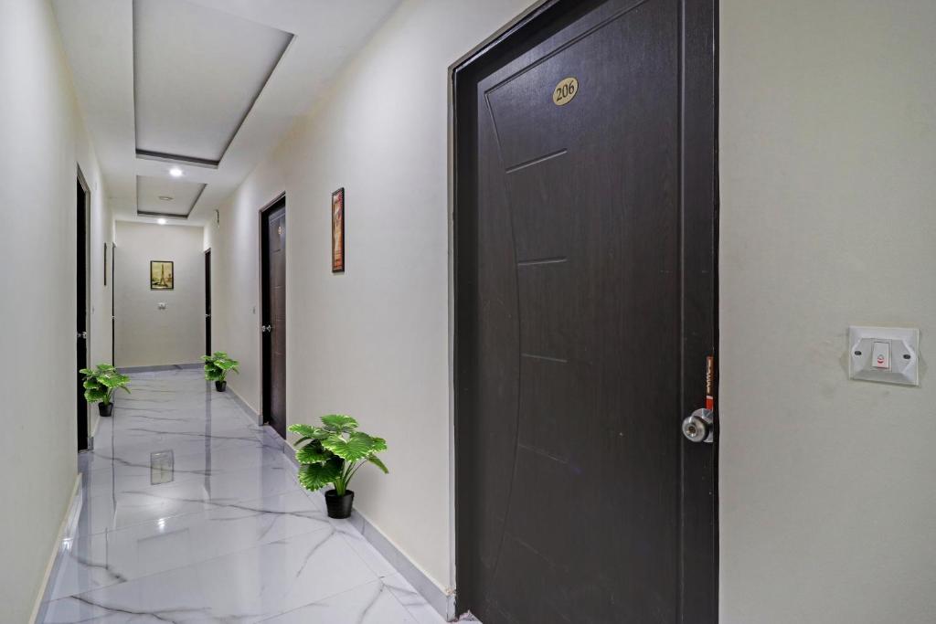 Φωτογραφία από το άλμπουμ του Hotel O VICTORIA PALACE σε Ντεχράντουν