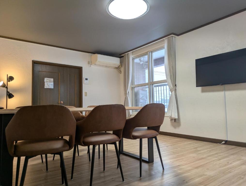 a dining room with a table and four chairs at Frasis in Wada