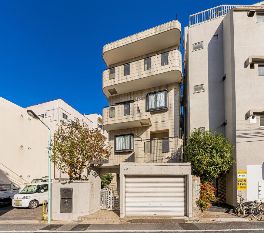 5-Min Walk to Yamanote Line, Newly Renovated APT in Prime Location, Quiet Neighborhood