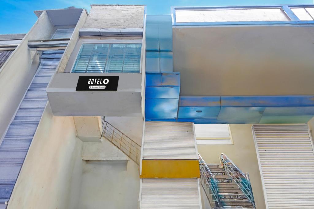 Φωτογραφία από το άλμπουμ του Hotel O Sector 110 Noida Formerly Luv Kush Tower Bhangel σε Noida