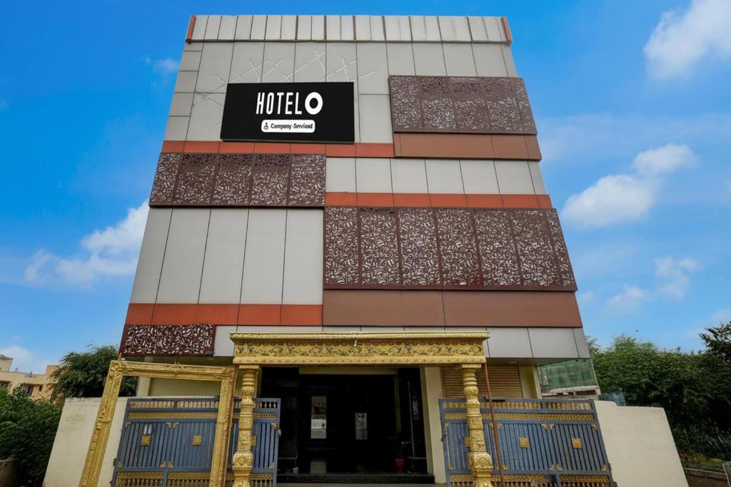 Fotografie z fotogalerie ubytování Hotel O Tiruvallur Bus Terminal Formerly SK Vinoth Mahal v destinaci Tiruvallūr