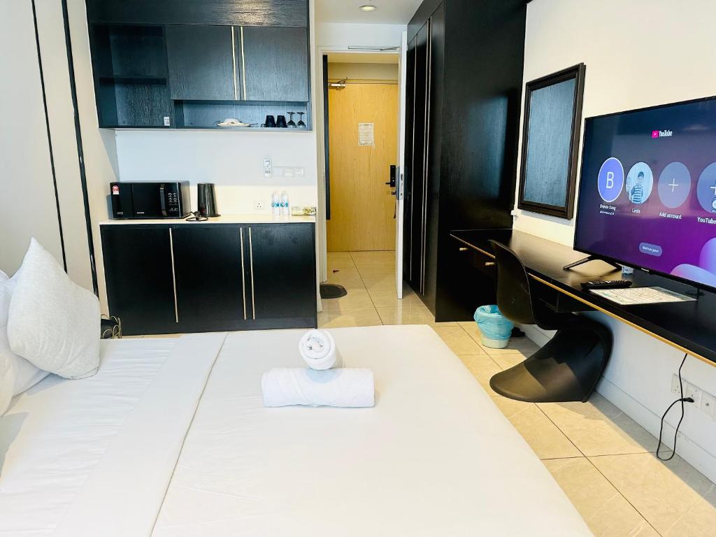 Postel nebo postele na pokoji v ubytování Bukit Bintang Suites KL