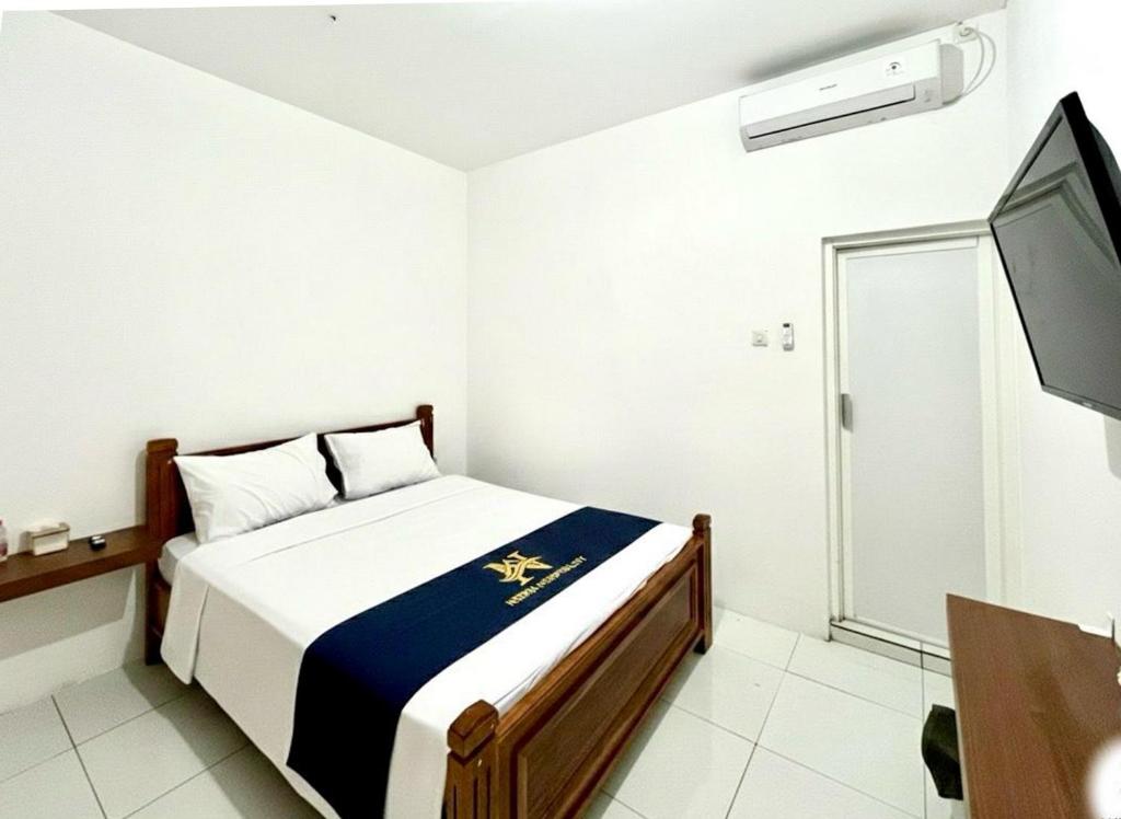 Ένα ή περισσότερα κρεβάτια σε δωμάτιο στο Sazara Hotel Batu