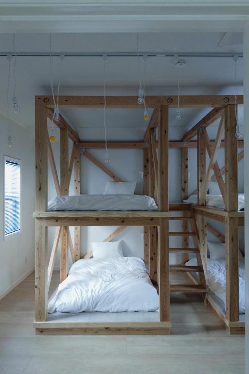 two bunk beds in a room at やまぽっちYamapochi Cottage in Hakuba