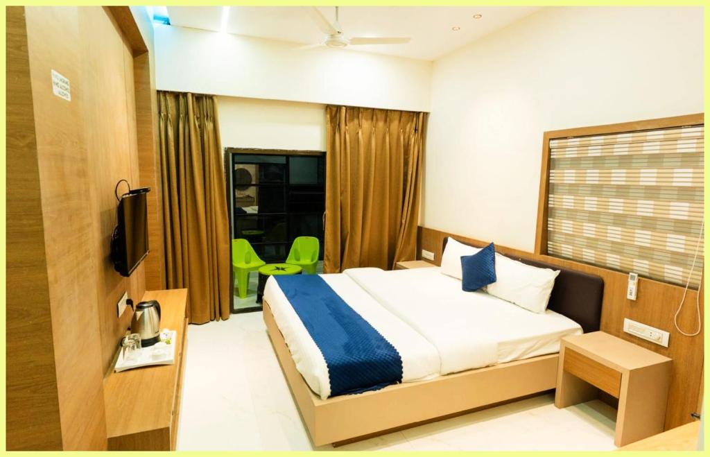 Ένα ή περισσότερα κρεβάτια σε δωμάτιο στο Hotel Vrinda