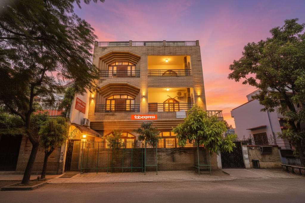 Tòa nhà nơi khách sạn tọa lạc