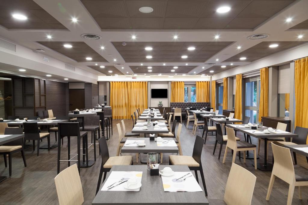 TV a/nebo společenská místnost v ubytování Novotel Brescia Due