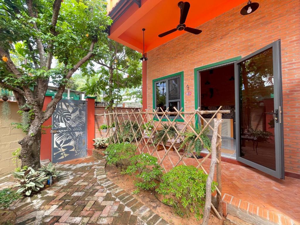 Κήπος έξω από το Orange Villa Muine