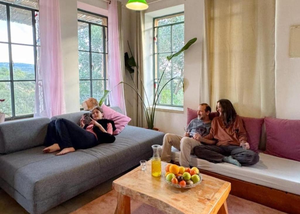Posezení v ubytování tranquil beautiful house כליל השחר- צימרים קסומים במיקום מרגיע למשפחות וזוגות