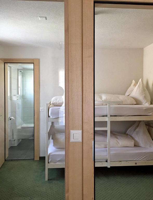 Postel nebo postele na pokoji v ubytování Park-Hotel Saas- Fee