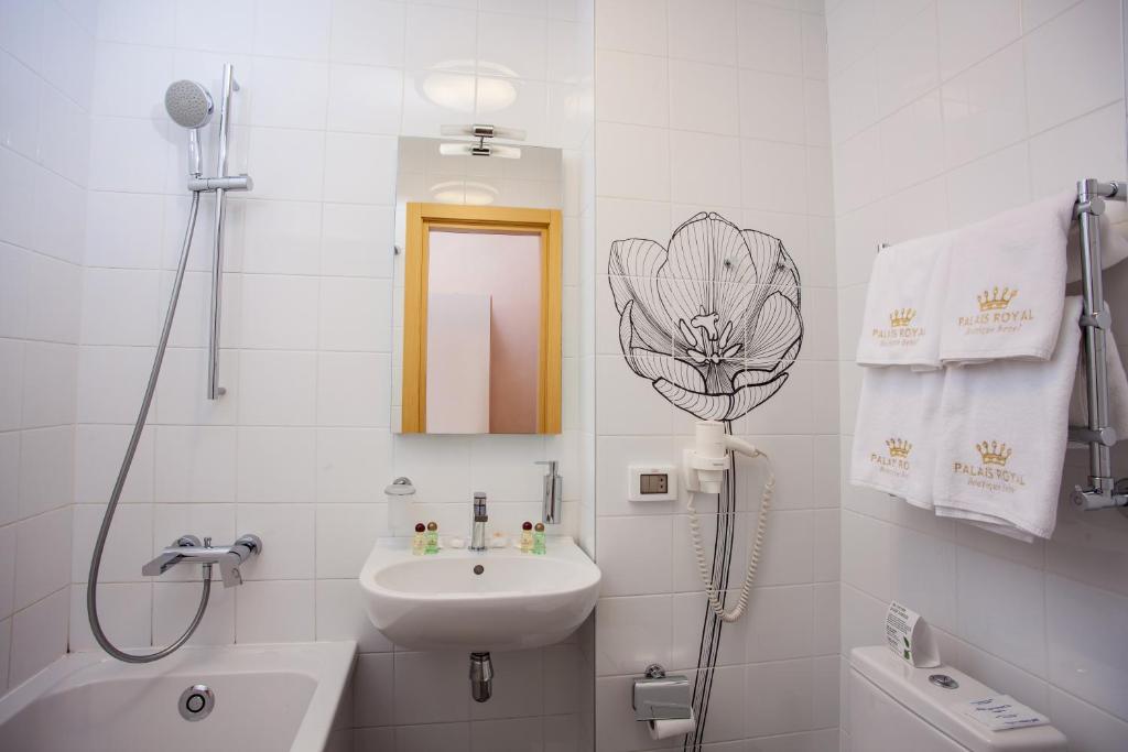 Koupelna v ubytování Boutique Hotel Palais Royal