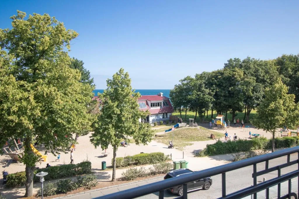 Hotel Haus am Meer Kühlungsborn in direkter Strandlage, Zimmer mit Meer- oder Gartenblick, teils Balkon & Frühstück zubuchbar in historischer Villa