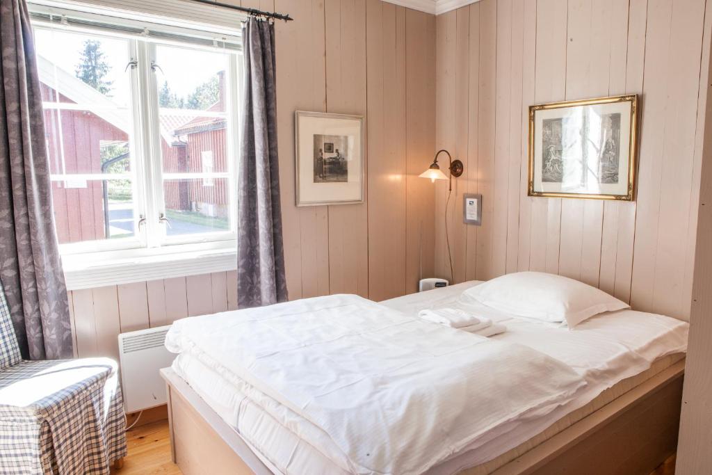 Postel nebo postele na pokoji v ubytování Kleivstua Hotel near Krokskogen