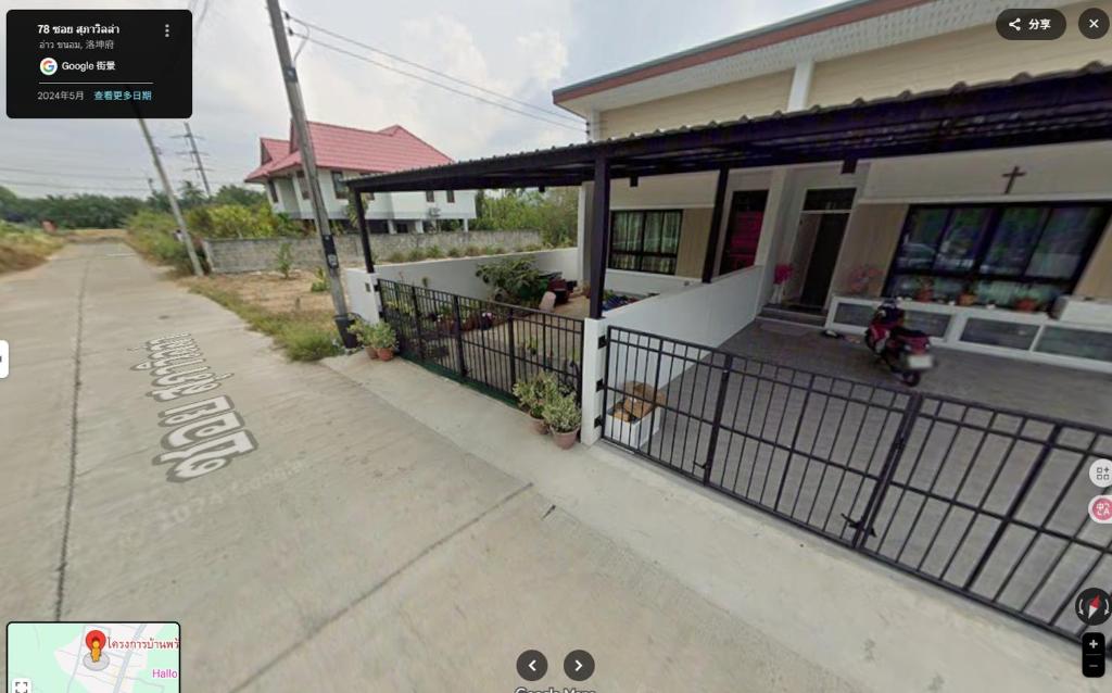 una casa con una valla delante en Sai's cozy house, en Ban Thung O