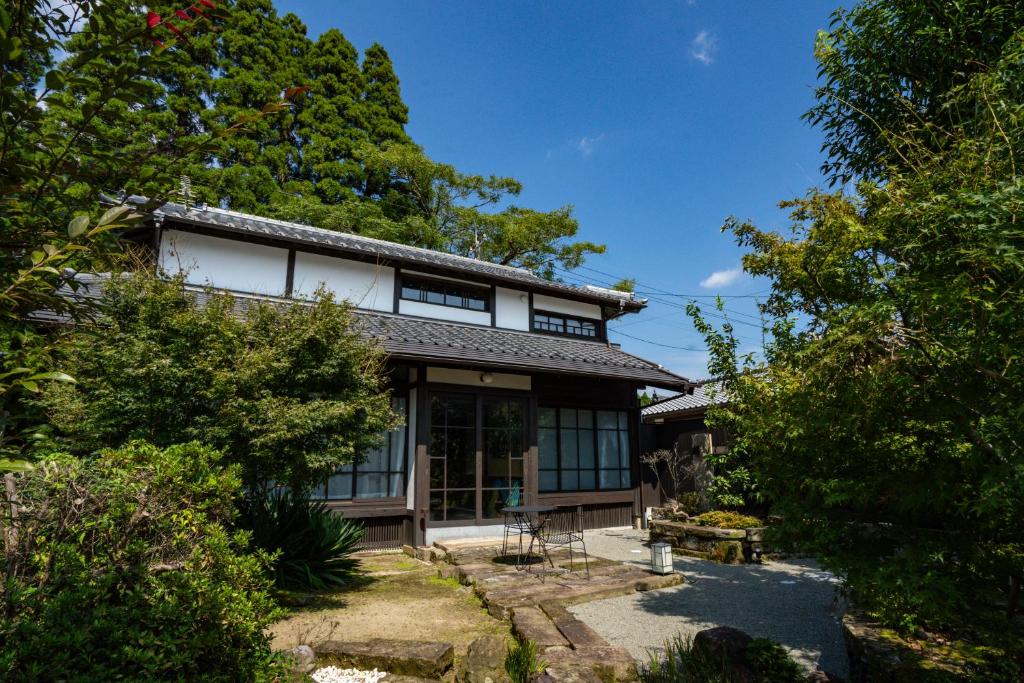 Το κτήριο όπου στεγάζεται  η παραθεριστική κατοικία