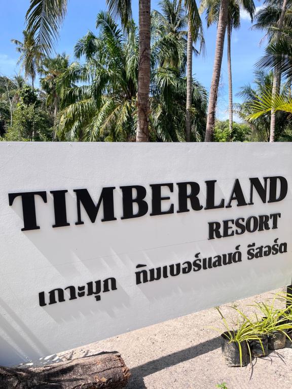 Kohmook Timberland Resort from Seaview في كو موك: لافتة لمنتجع جزيرة إمبر في إندونيسيا