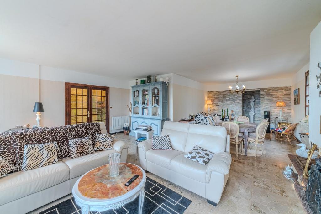 Χώρος καθιστικού στο Bruyère et Charmes de Bourgogne