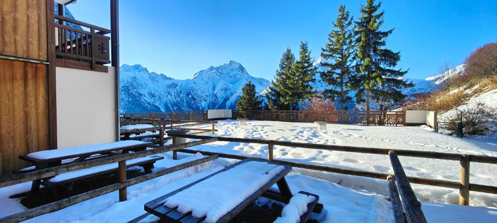 En generel udsigt til bjerge eller udsigt til bjerge taget fra lejligheden