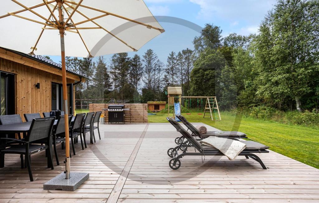 Κήπος έξω από το Awesome Home In Sæby With Sauna