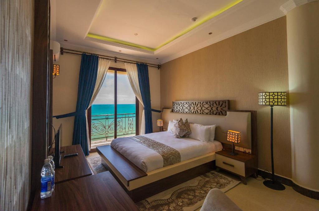 Postel nebo postele na pokoji v ubytování Golden Tulip Zanzibar Resort