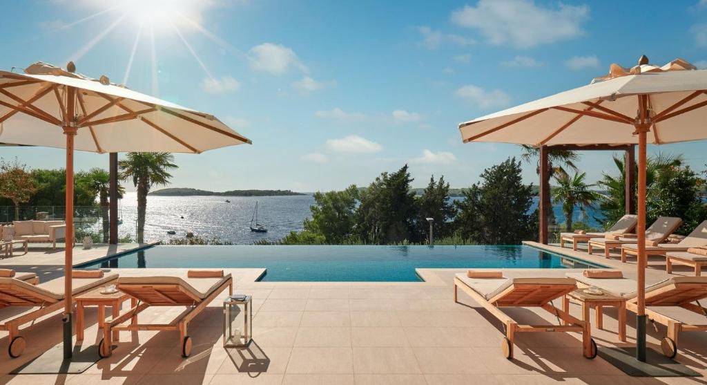 La alberca dentro o cerca de Luxury Villa Hvar Deluxe Palace 1 with heated pool, gym and sauna