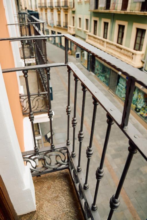 Honest Granada Hotel - 4