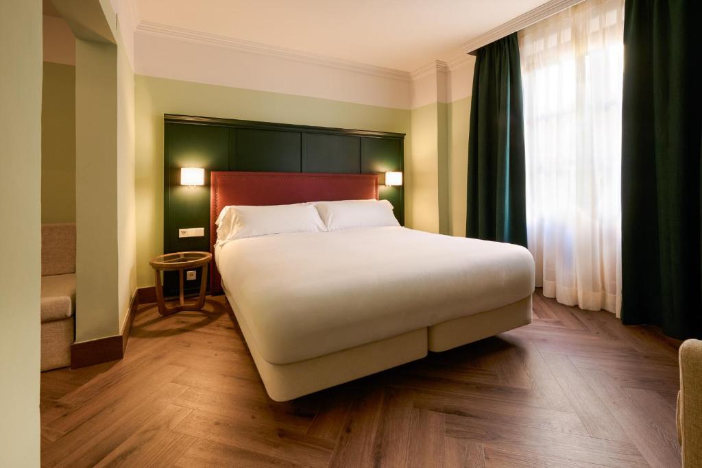 Honest Granada Hotel - 13