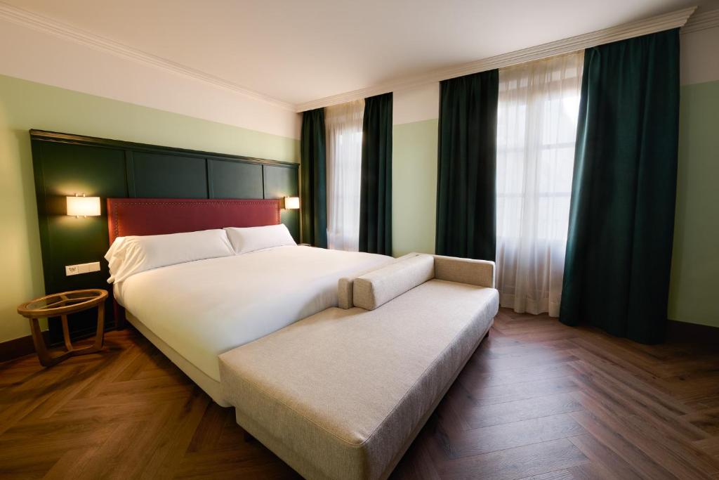 Honest Granada Hotel - 9