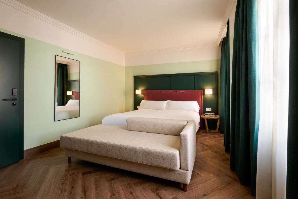 Honest Granada Hotel - 8