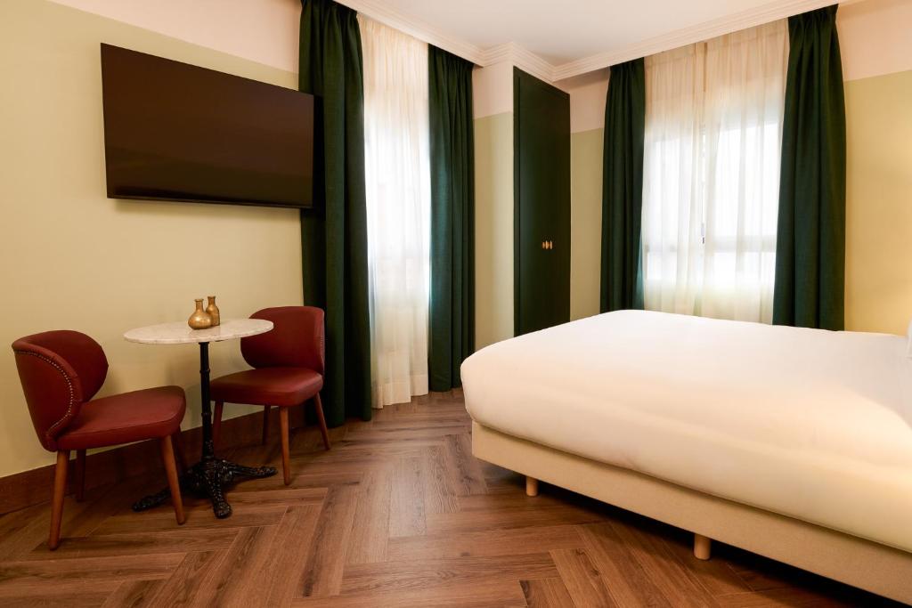 Honest Granada Hotel - 10