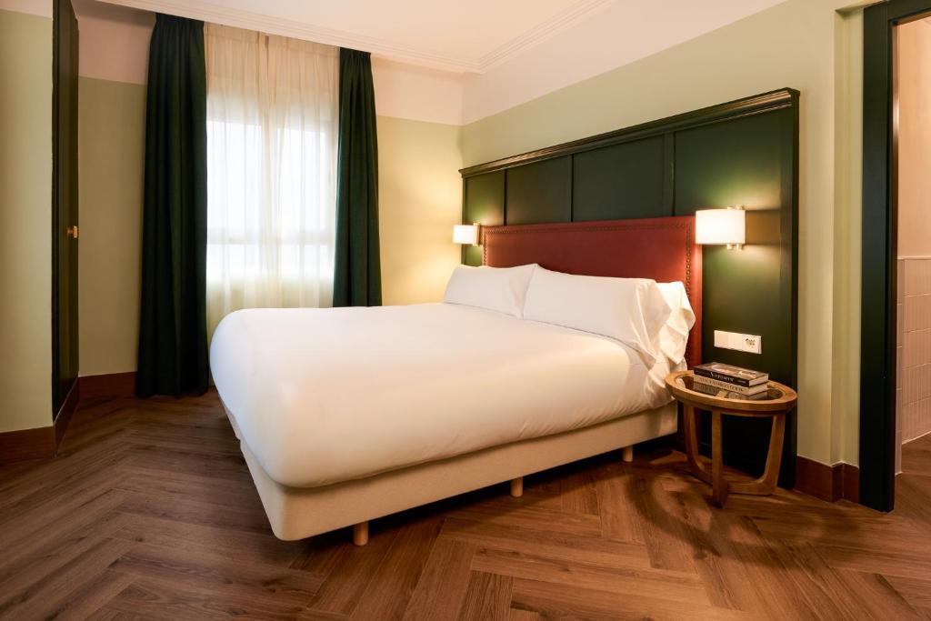 Honest Granada Hotel - 19