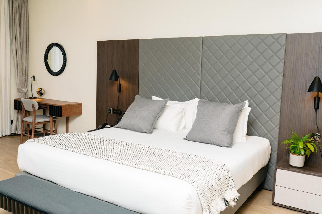 Postel nebo postele na pokoji v ubytování Fontis Residences Hotel