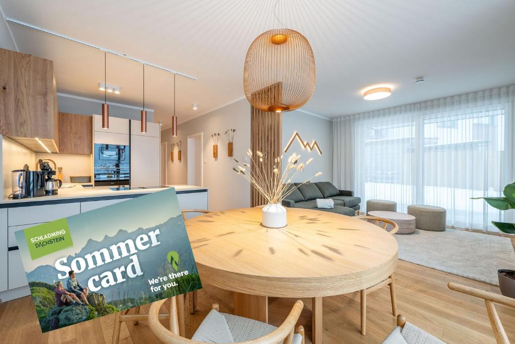 Μια τηλεόραση ή/και κέντρο ψυχαγωγίας στο Mountain Paradise Apartments - by myNests