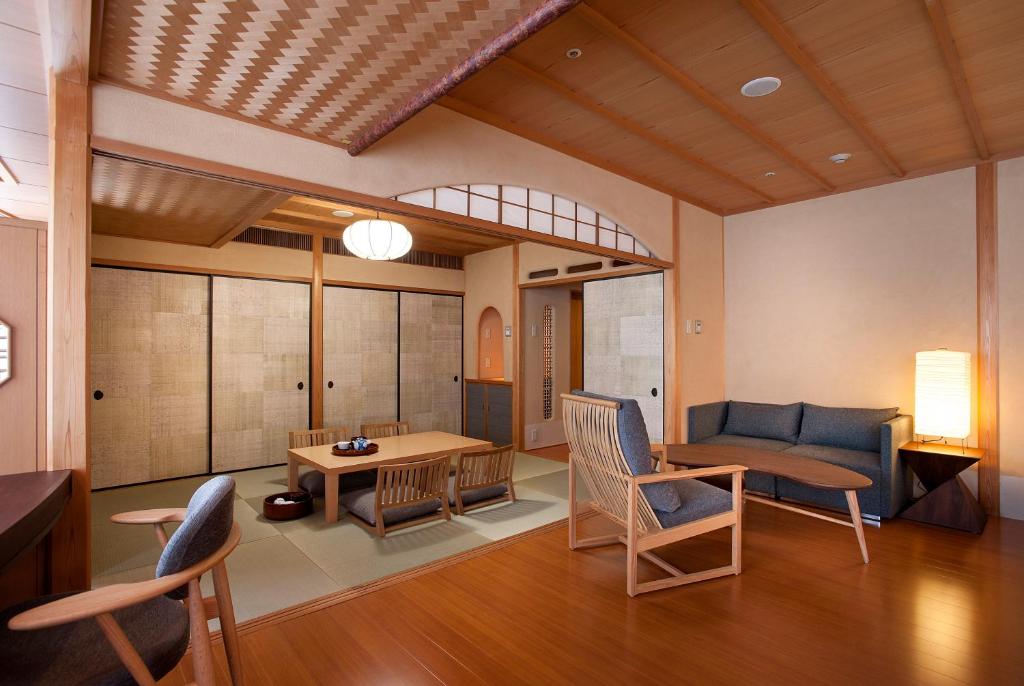 Posezení v ubytování ANA Crowne Plaza Hotel Grand Court Nagoya by IHG