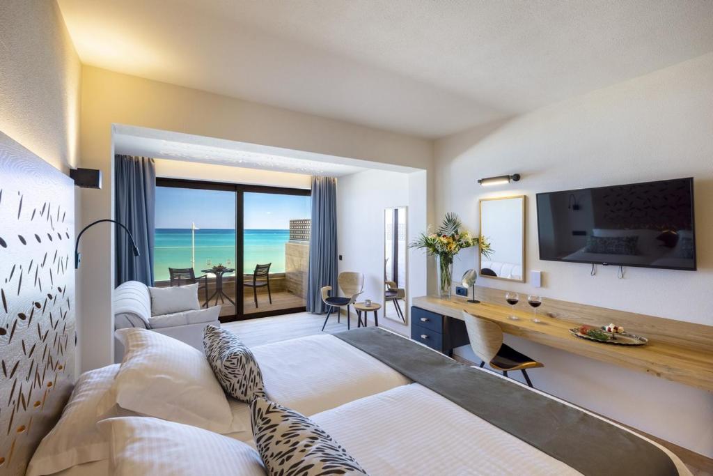 Atlantis Beach Hotel - 18