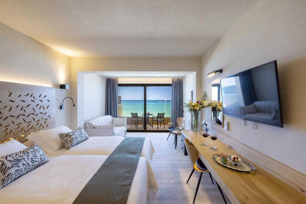 Atlantis Beach Hotel - 17