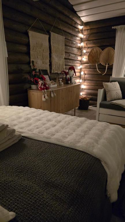 Ένα ή περισσότερα κρεβάτια σε δωμάτιο στο Rytiniemen rantamökki