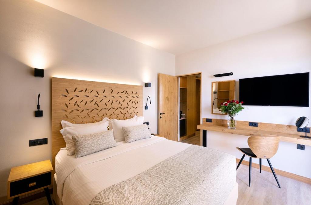 Atlantis Beach Hotel - 7