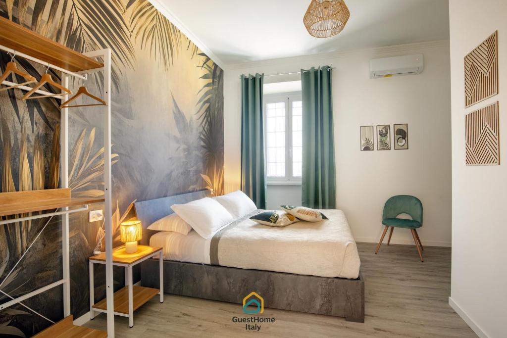 Un pat sau paturi într-o cameră la Fly Inn Fiumicino Guest House