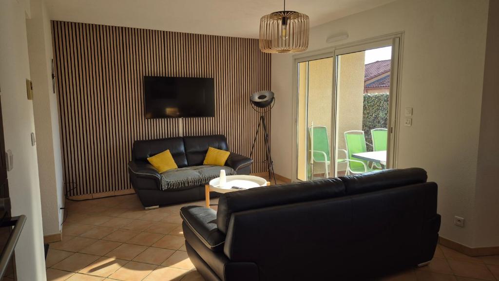 Appartement La pinède - Tout Confort - Piscine de saison - 2 chambres - Proche plage et Commerces - Apartamento De Dos Dormitorios