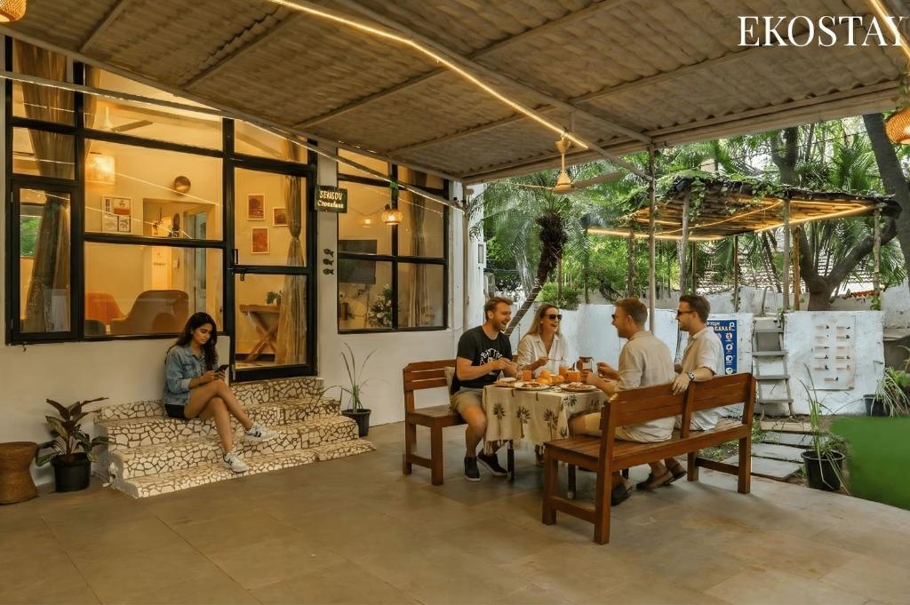 Ресторан / где поесть в EKOSTAY - Copacabana Villa