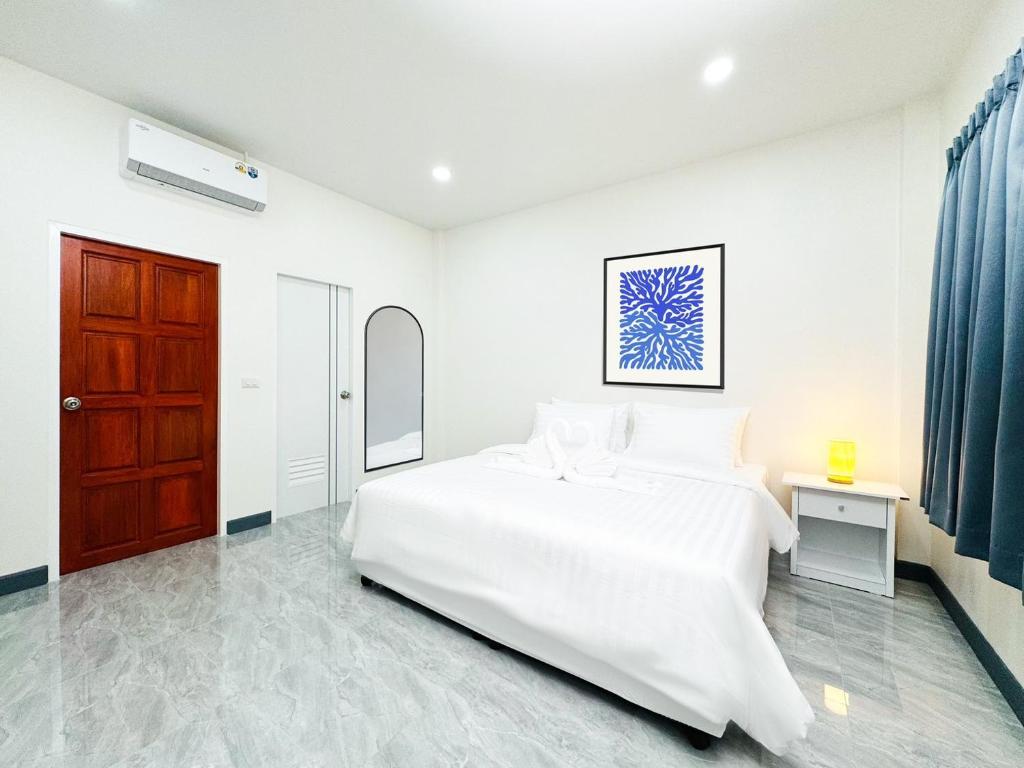 Postel nebo postele na pokoji v ubytování Karon Little House