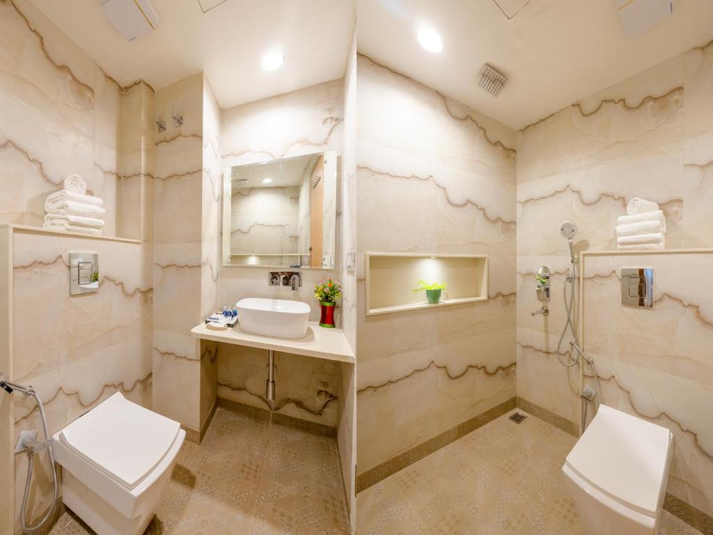 Koupelna v ubytování Hotel New King Castle International- Free Airport Pick up