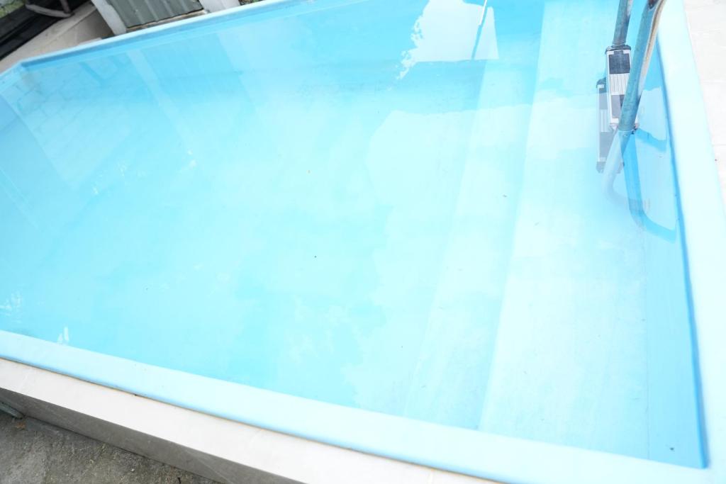 Airport A4 Transit Hub - Eco Chalets - FREE SHUTTLE SERVICE 24HRS - 10