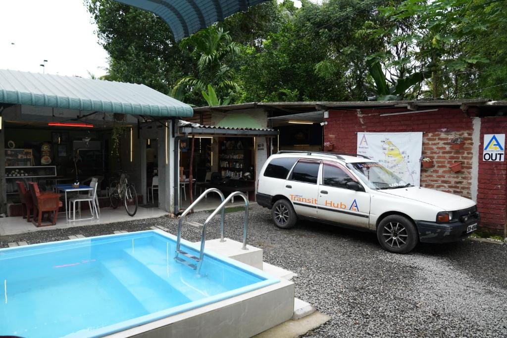 Airport A4 Transit Hub - Eco Chalets - FREE SHUTTLE SERVICE 24HRS - 13