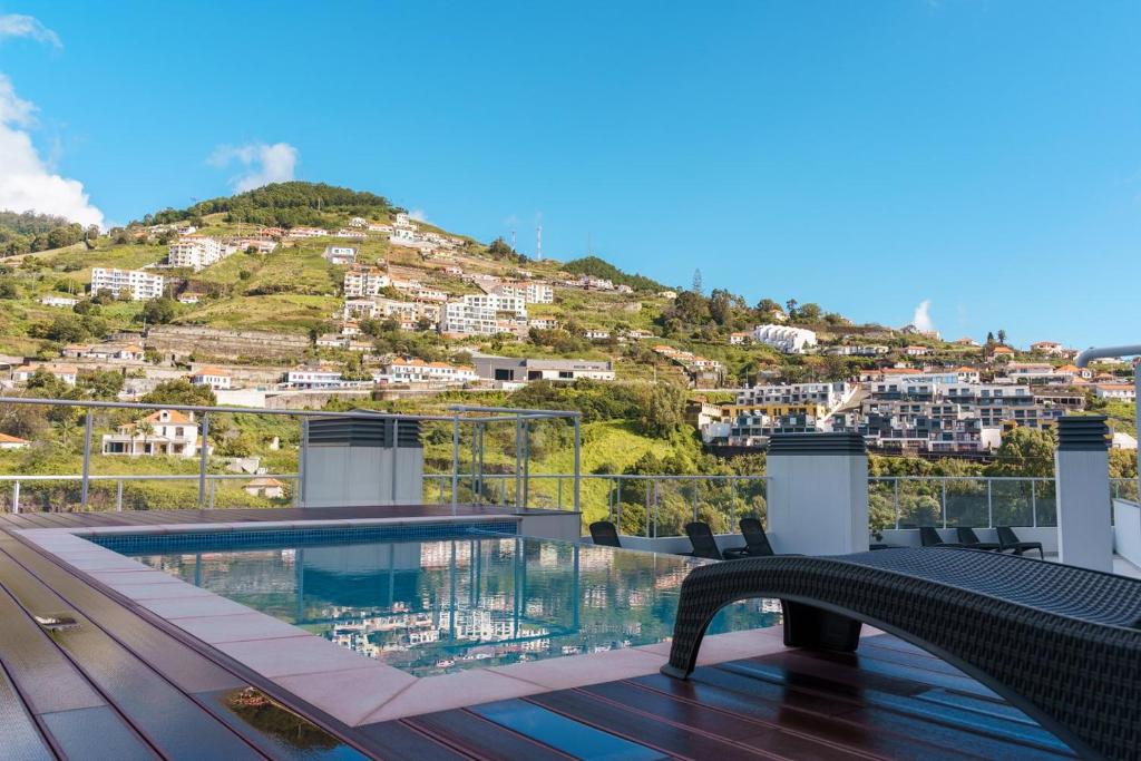 En generel udsigt til bjerge eller udsigt til bjerge taget fra lejligheden